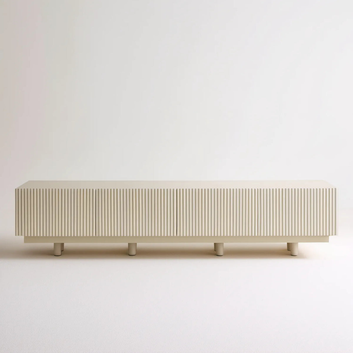Kremowa szafka RTV z frezowanymi frontami MDF, 180 x 40 x 50 cm